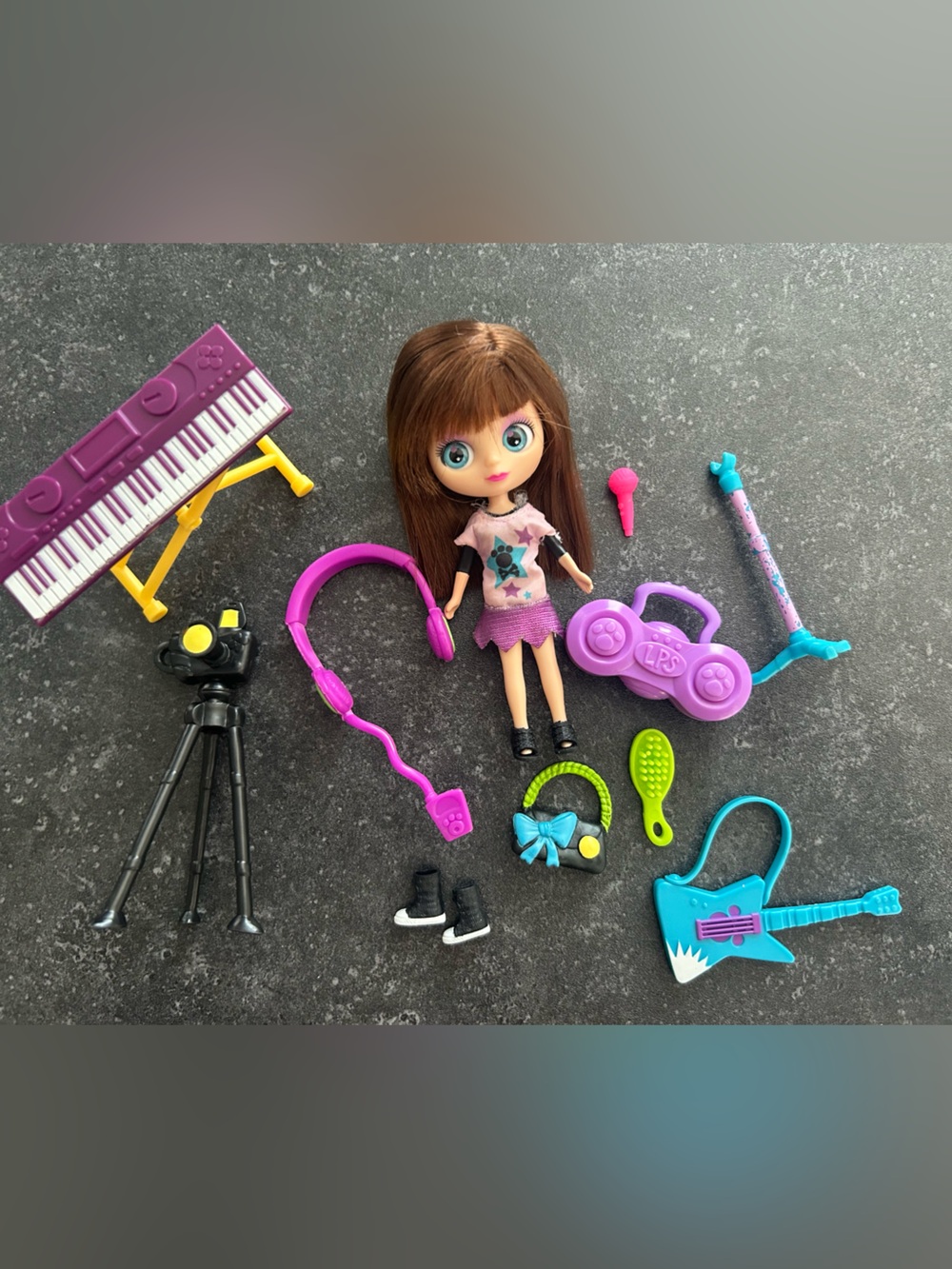 Hasbro Littlest Pet Shop Blythe Doll #B53 (Rockin Pets) Pink & Purple